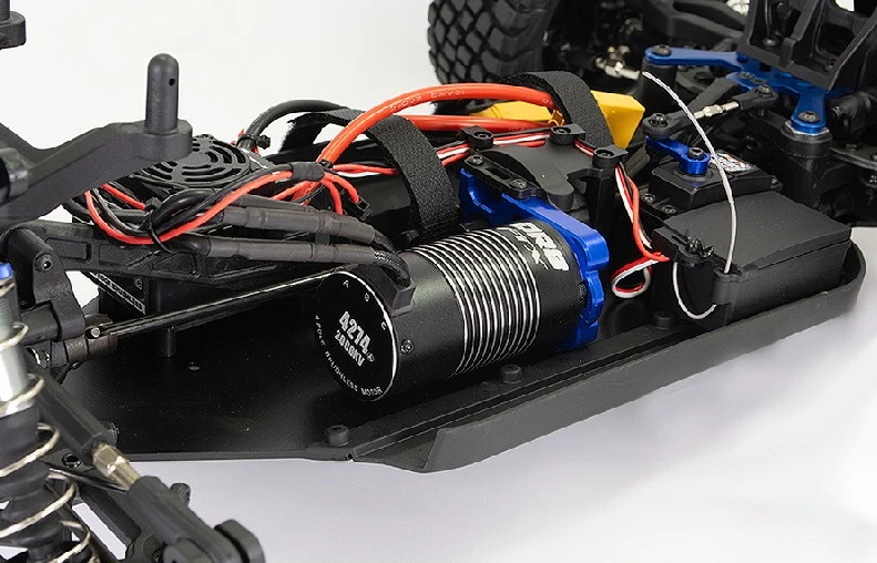 FTX DR8 1/8 DESERT RACER 6S RTR – BLUE - Image 3